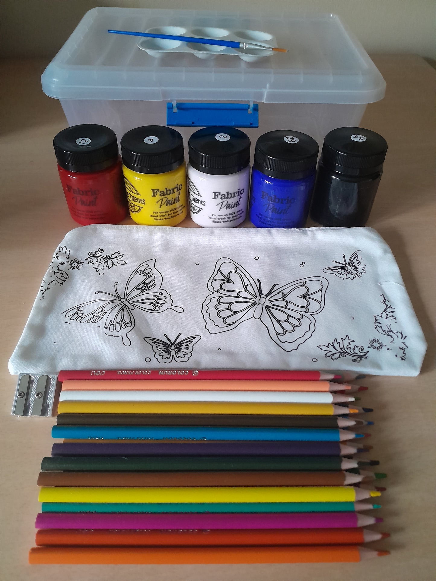 Colouring In Kits